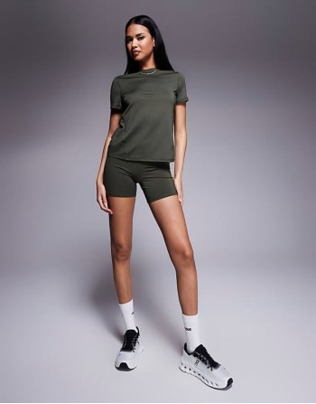 Icon performance set in dark green