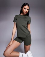 Icon performance set in dark green