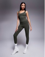 Icon performance set in dark green