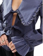 oversized collar fitted shirt in brown check