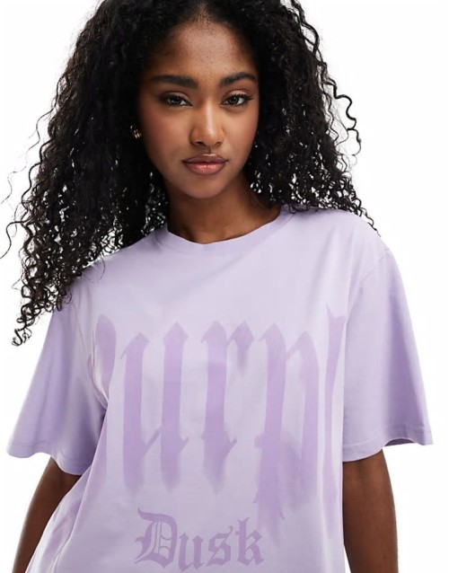 oversized t-shirt with front print in lilac