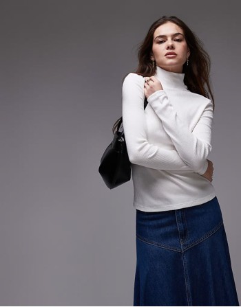 button detail neck long sve top in white
