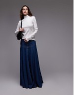 button detail neck long sve top in white