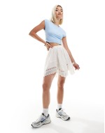 star sign cropped baby tee in light blue