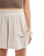 shirred waist pocket short in stone