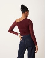 asymmetric long sve mesh top in burgundy